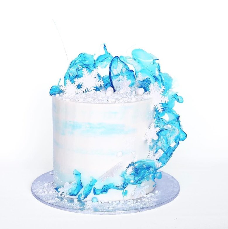 Торт с голубыми кристаллами