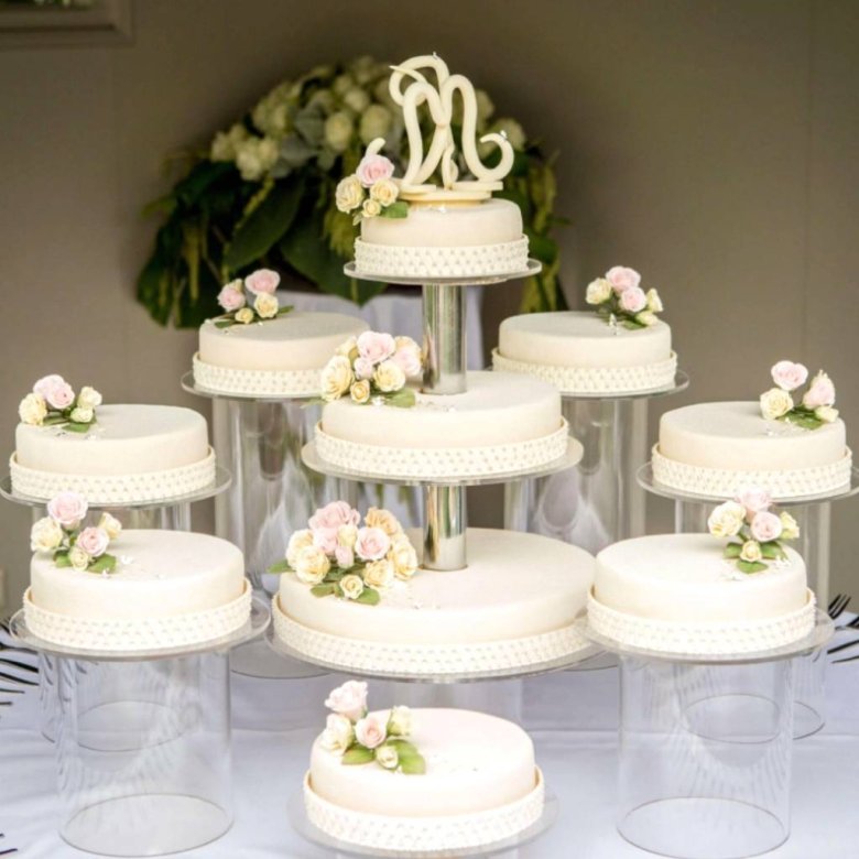 Много части свадебного торта