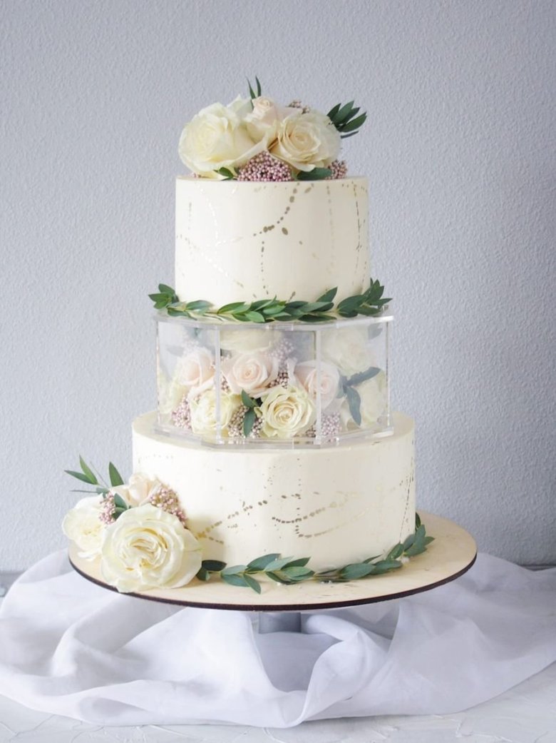 Свадебный торт с фальшярусом