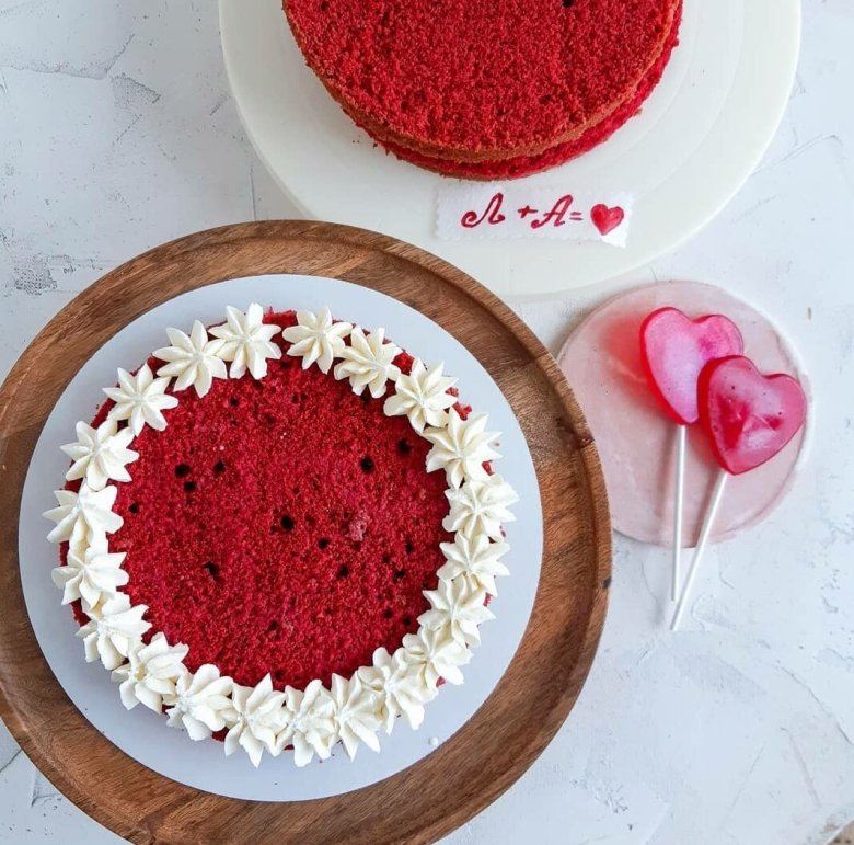 Декор для торта красный бархат для девочки