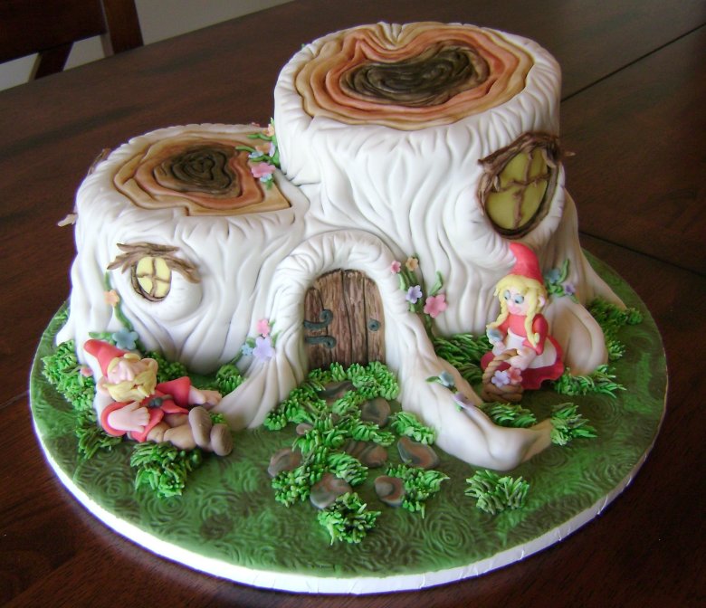 Торт со сказочным декором