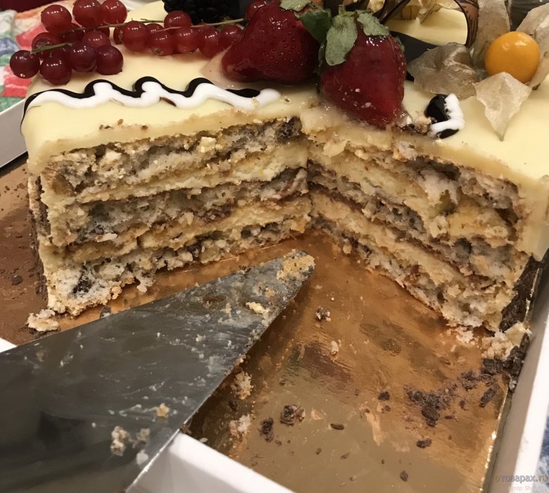 Сливочно миндальный торт Север Метрополь