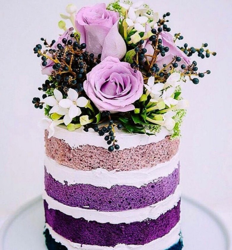 Тортик с живыми цветами