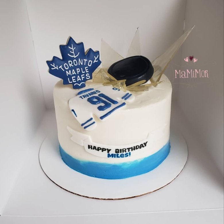 Трехъярусный торт для мальчика хоккеиста