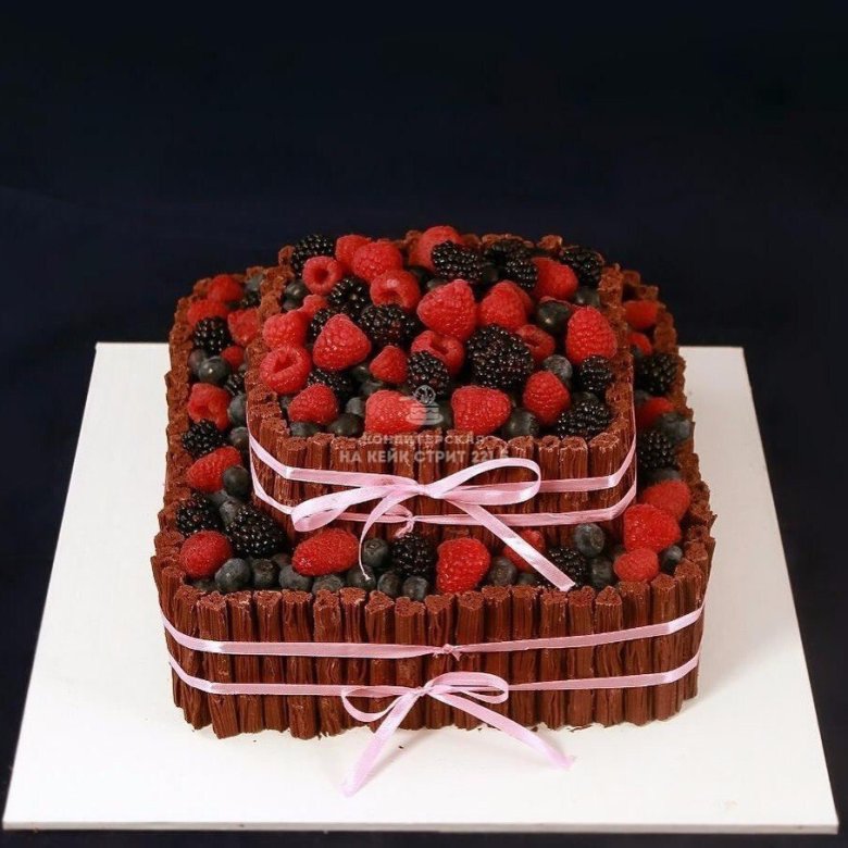 Тортики прямоугольные с ягодами