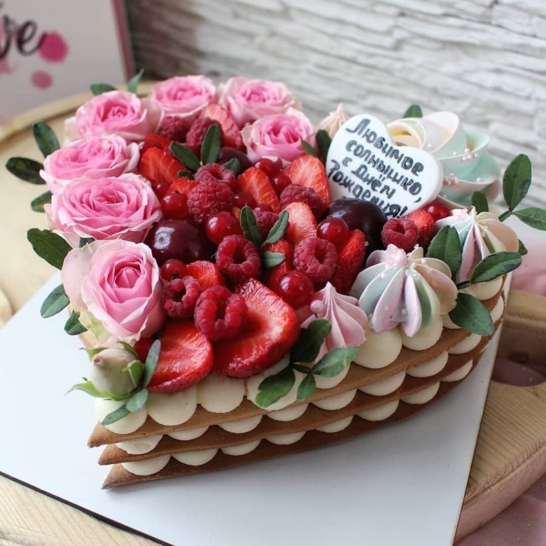 Торт с сердечками и цветочками