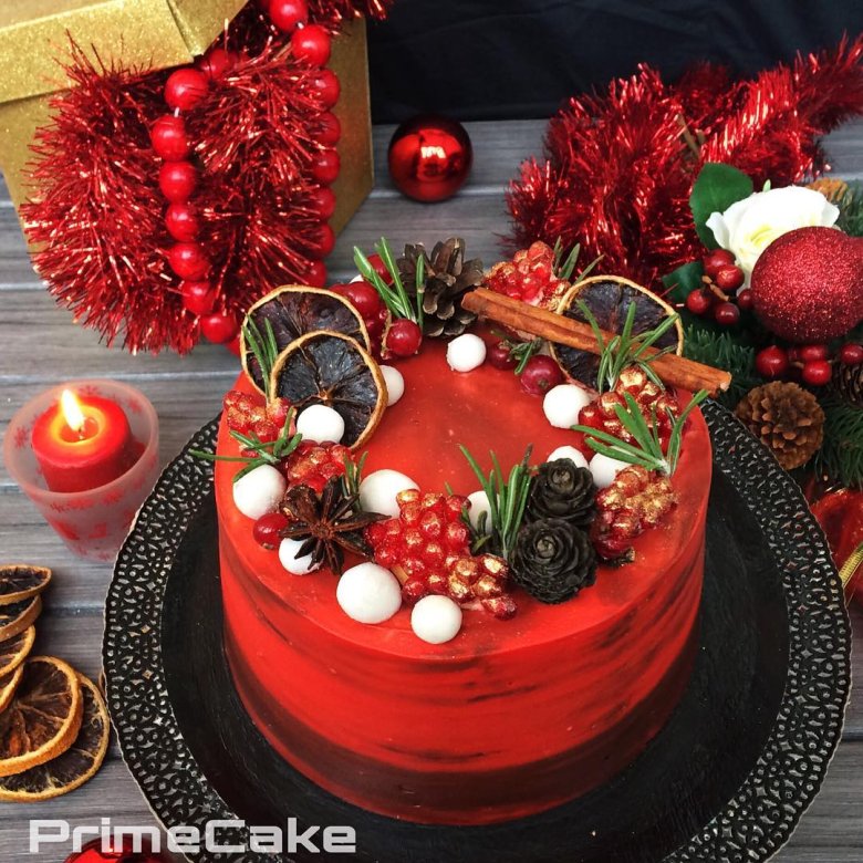 Торт красный бархат с новогодним дикорос
