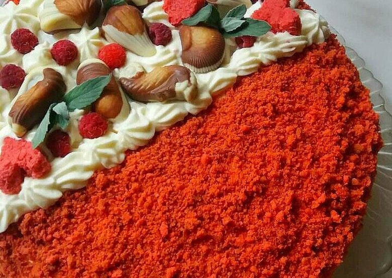 Украшение торта красный бархат на новый год