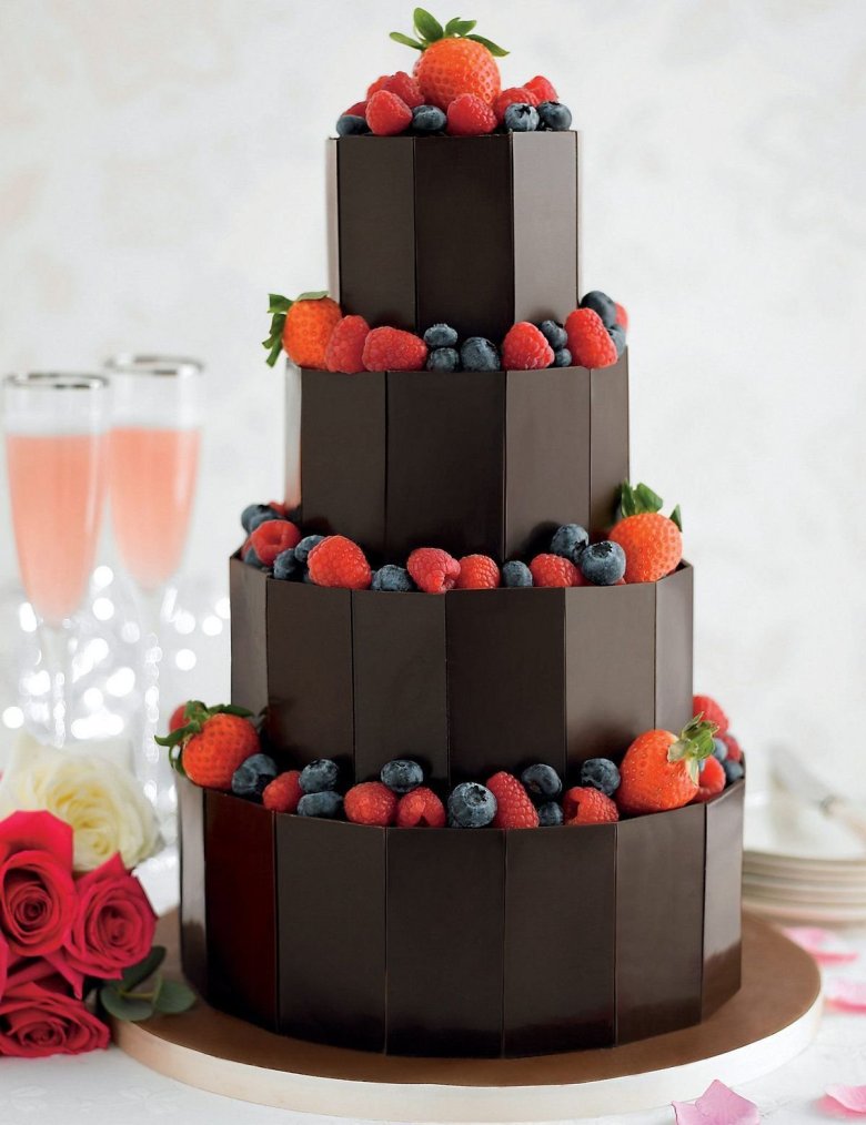 Тортик шоколадный с ягодами