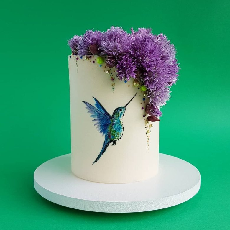 Торт с декором птицы