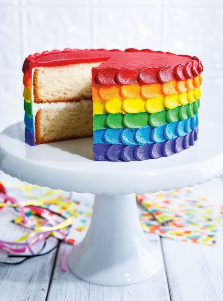 Торт с разноцветными коржами