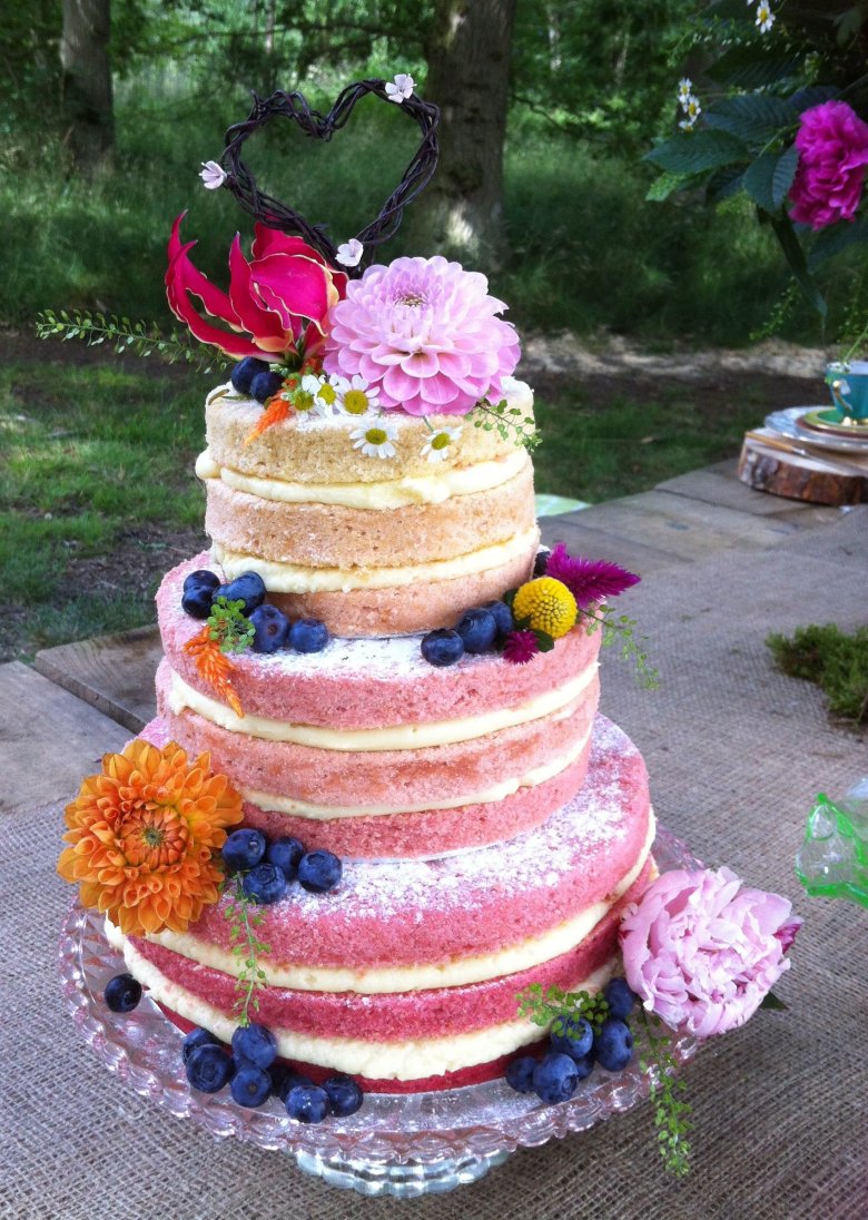 Свадебный торт с цветными коржами
