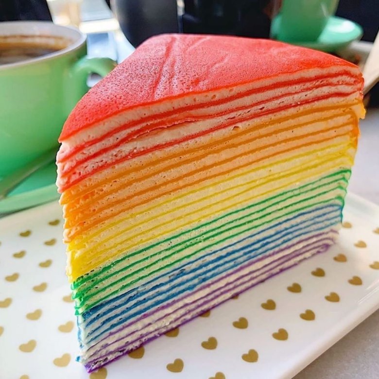 Радужный блинный торт