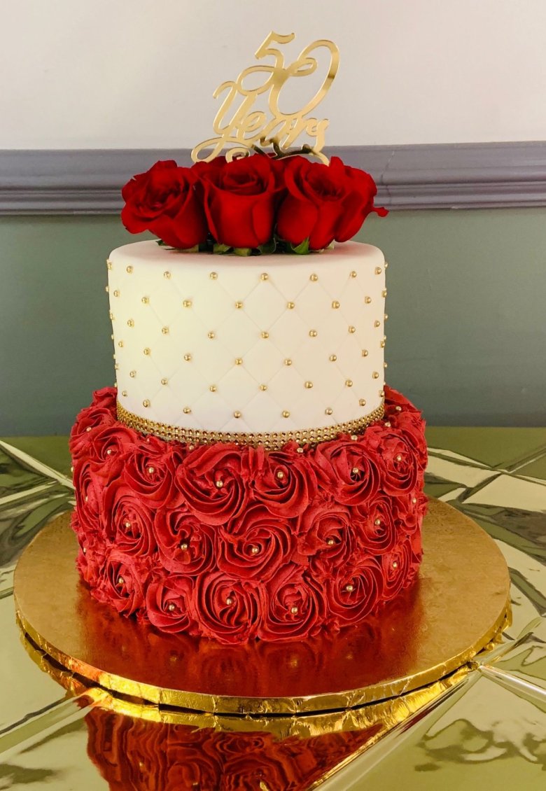 Красный торт на юбилей