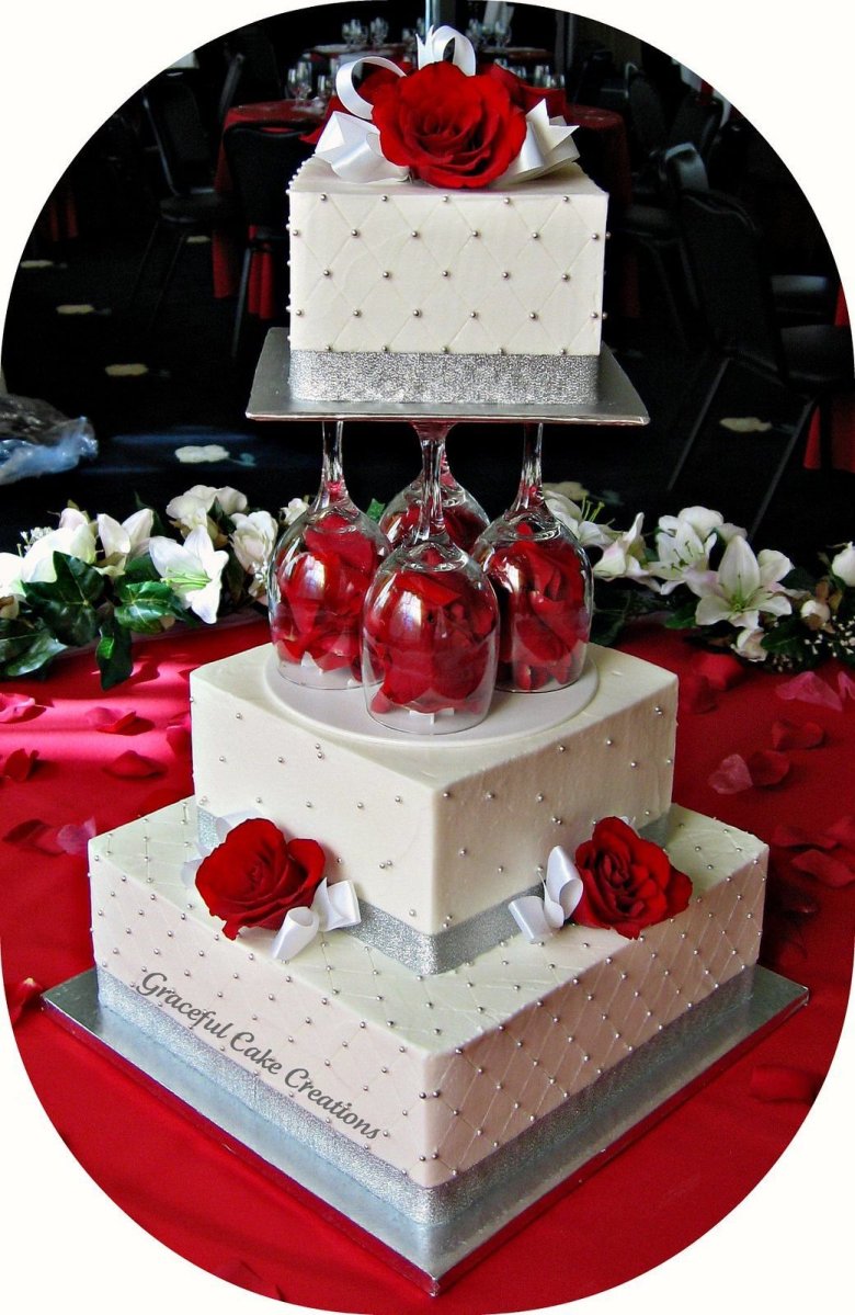 Квадратный торт красный и белый