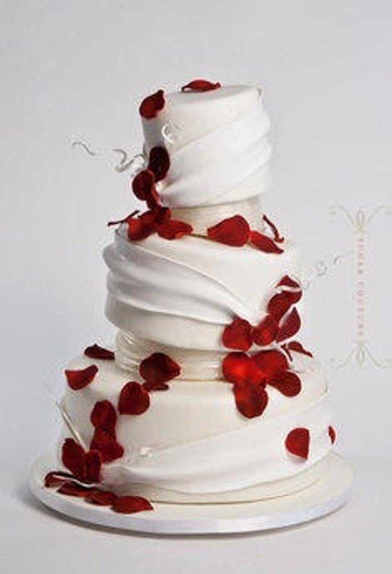 Бело красный мраморный торт