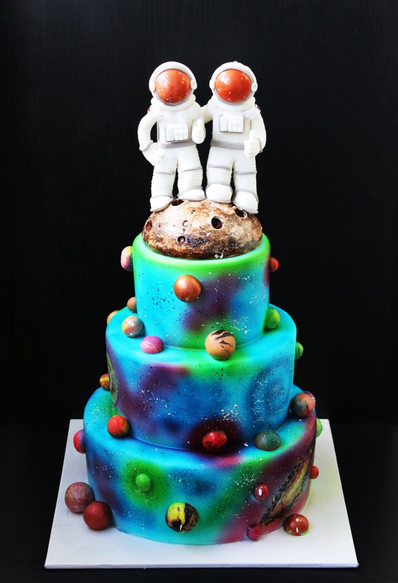 Космический свадебный торт