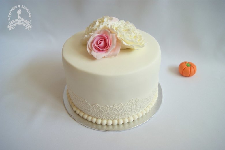 Свадебный торт одноярусный усеченный конус