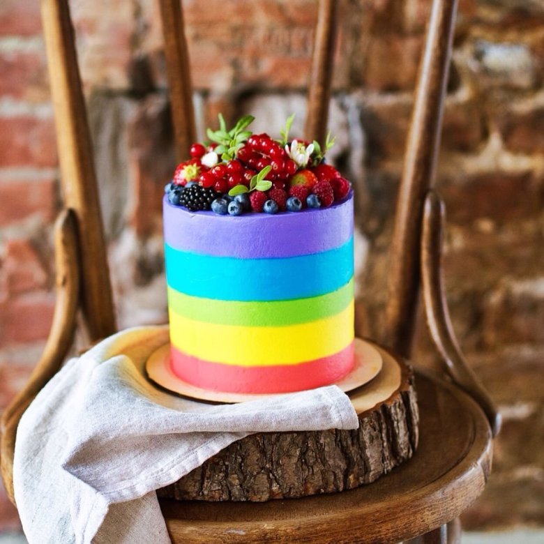 Радужный декор торта