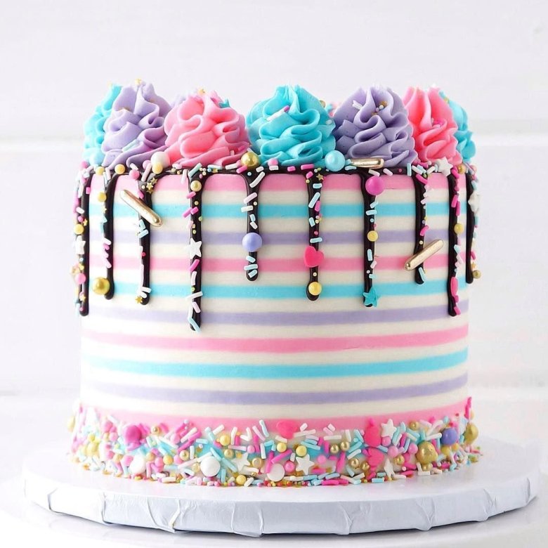 Торт с разноцветными полосками
