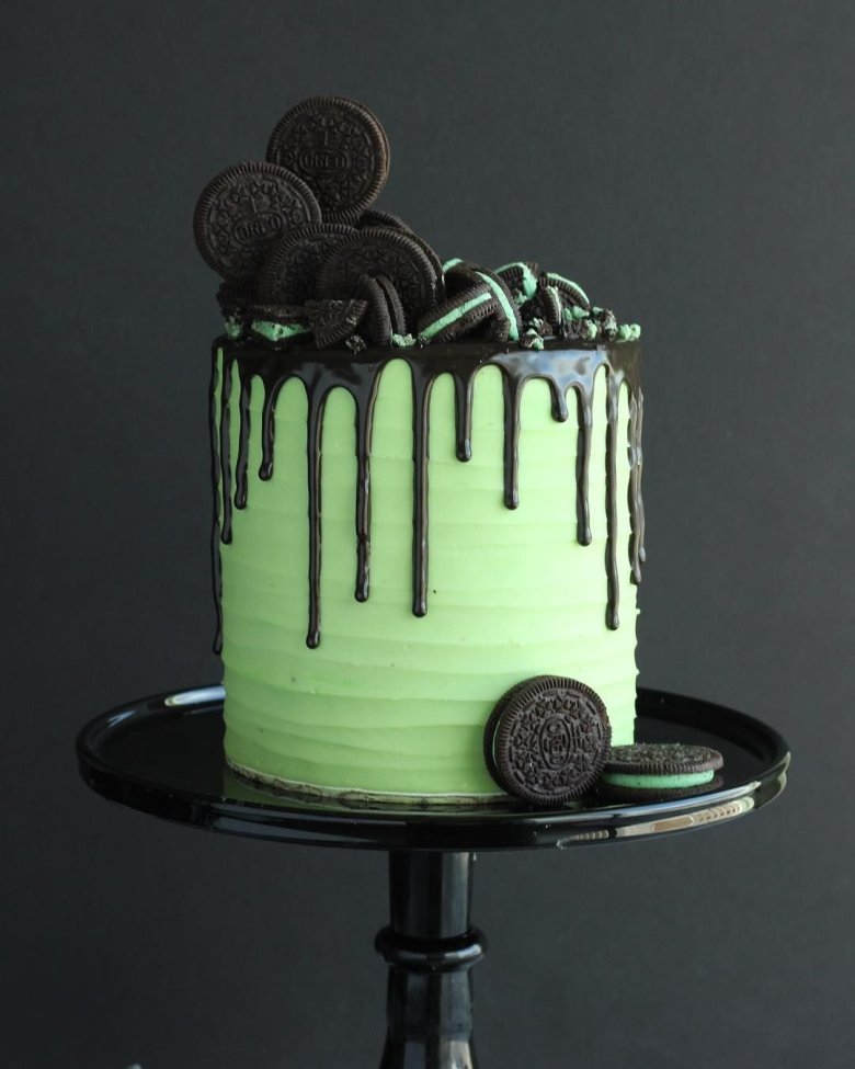 Торт черный с зеленым