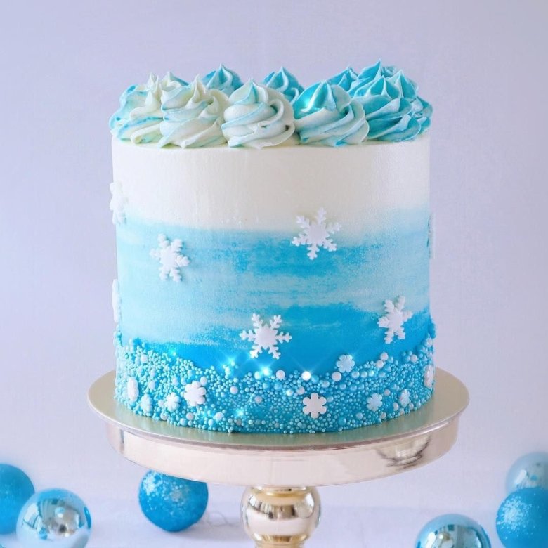 Торт голубой для девочки зимний