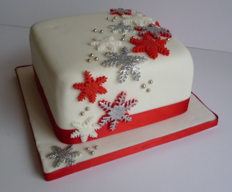 Новогодний тортик со снежинками