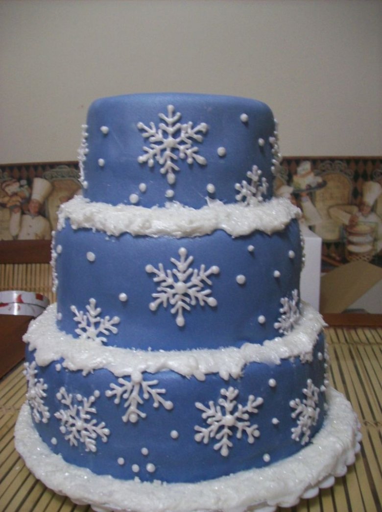 Торт со снежинками