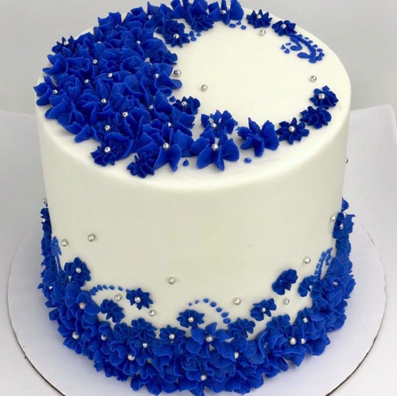 Украшение торта в синих тонах