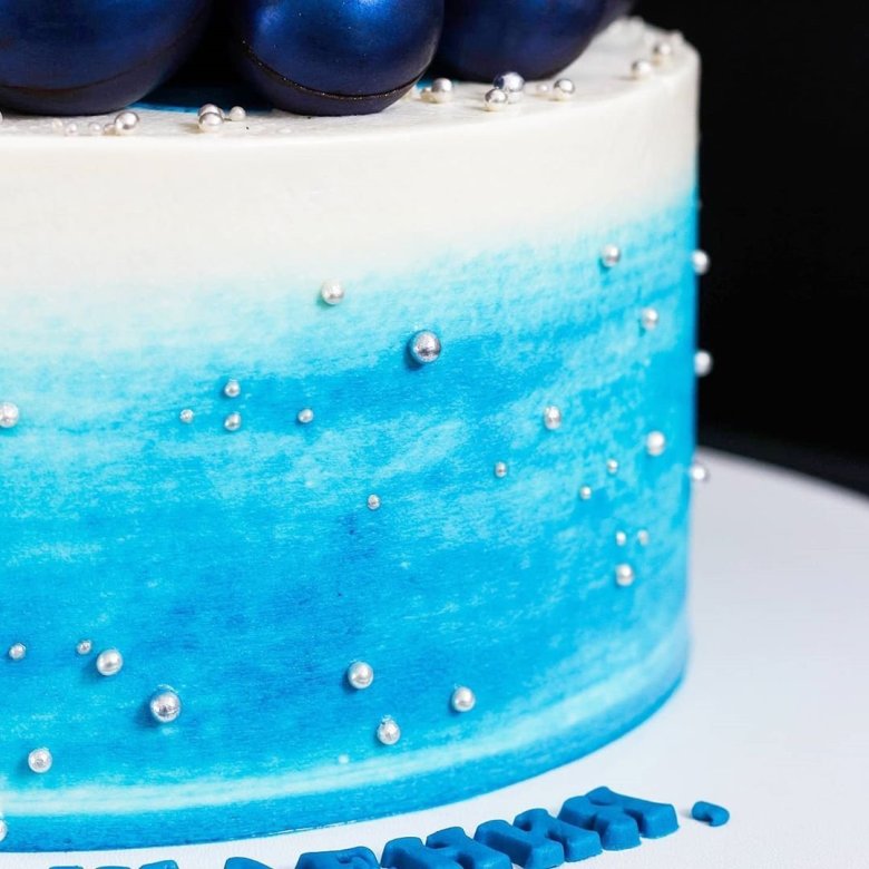 Синий торт с брызгами
