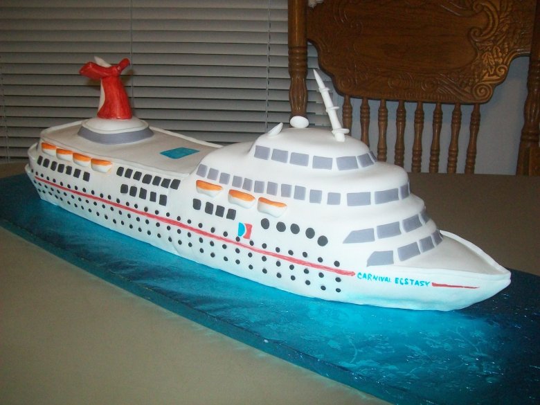 Торт в виде лайнера