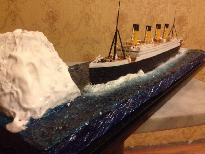 Диорама Титаник с айсбергом