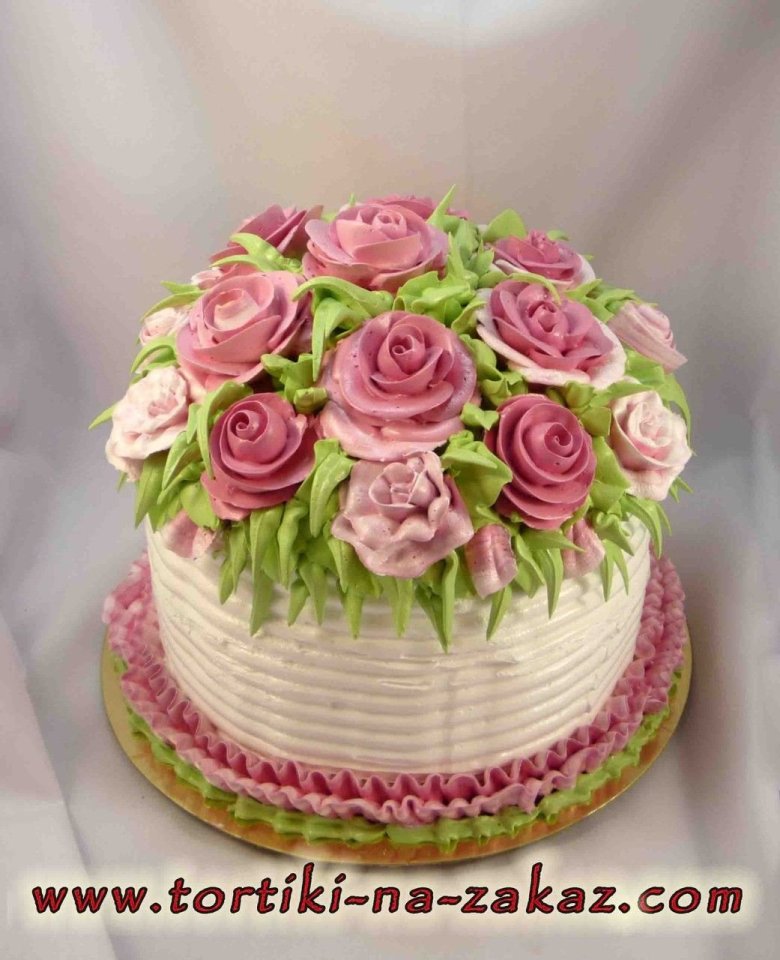 Торт для девушки с цветами из крема