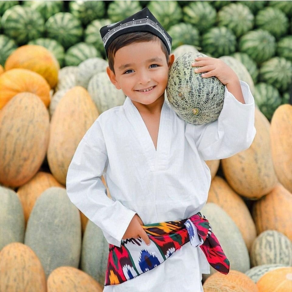 Узбекский мальчик. Узбекские дети. Узбекистан люди. Фрукты и овощи Узбекистана. Маҳобҳорат ўзбек