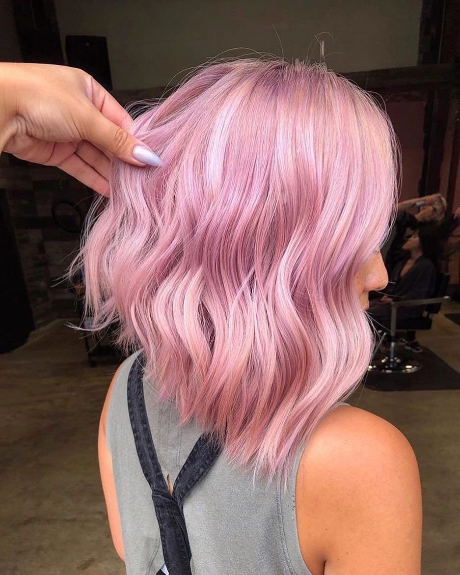 Есть розовая краска. Розовый цвет волос. Пастельно-розовый цвет волос. Покраска в розовый цвет. Розовая краска для волос.