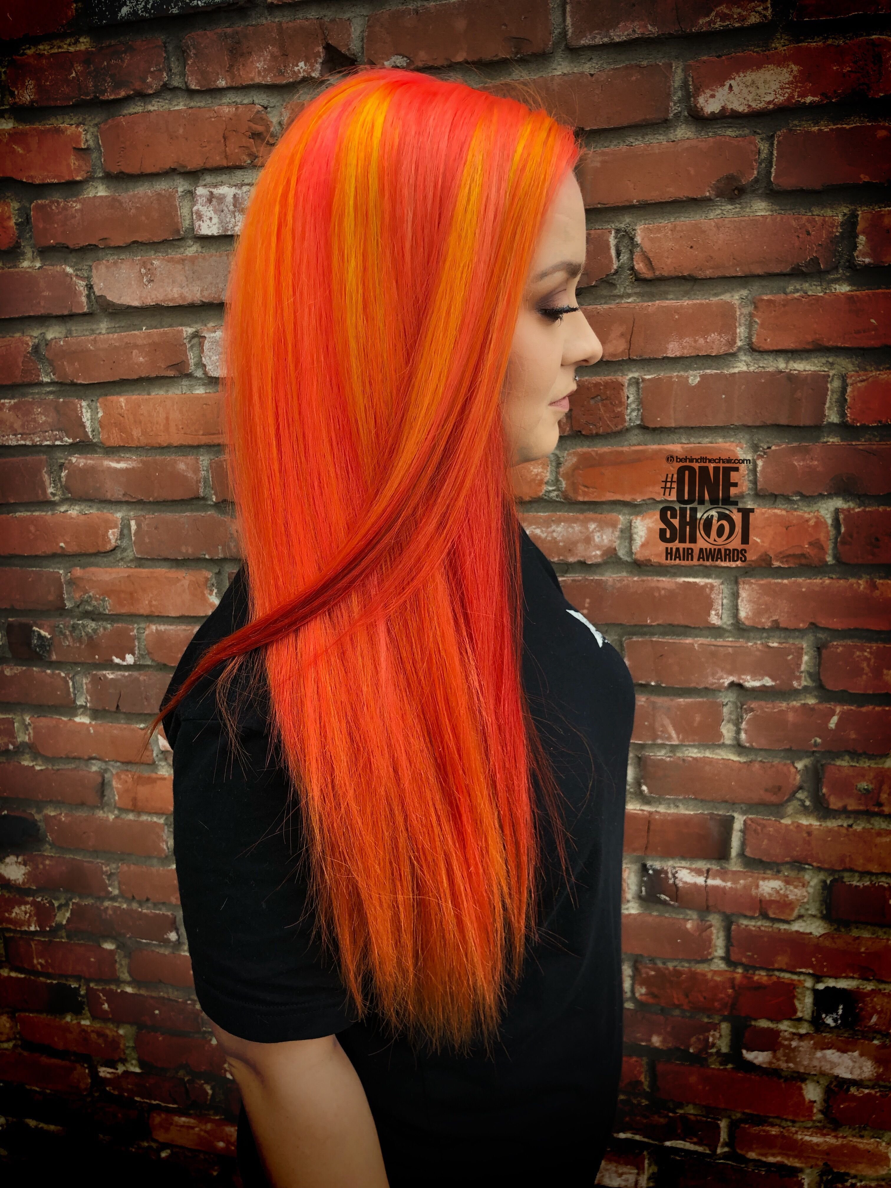 Оранжевые волосы. Красно оранжевые волосы. Неоново оранжевые волосы.