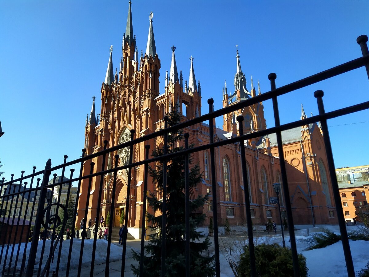 Католический храм Непорочного зачатия Девы Марии в Москве. Непорочного зачатия фото