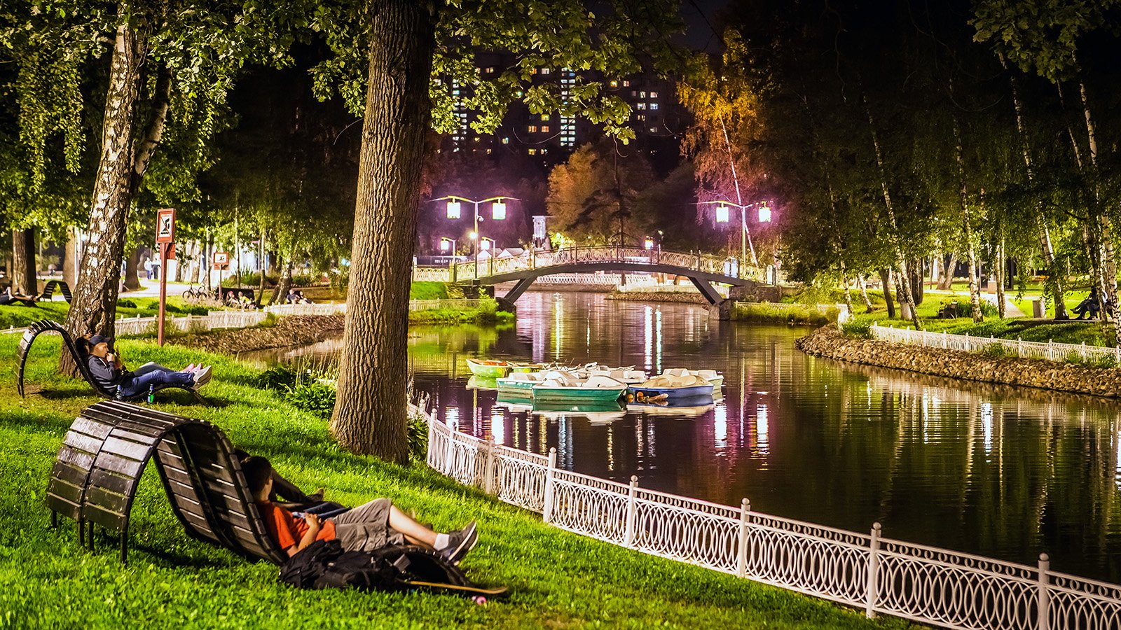 Красивый парк для прогулок. Парк Лианозово Москва. Парк Алтуфьево Лианозовский парк. Лианозовский парк пруд. Ландшафтный парк Лианозово.