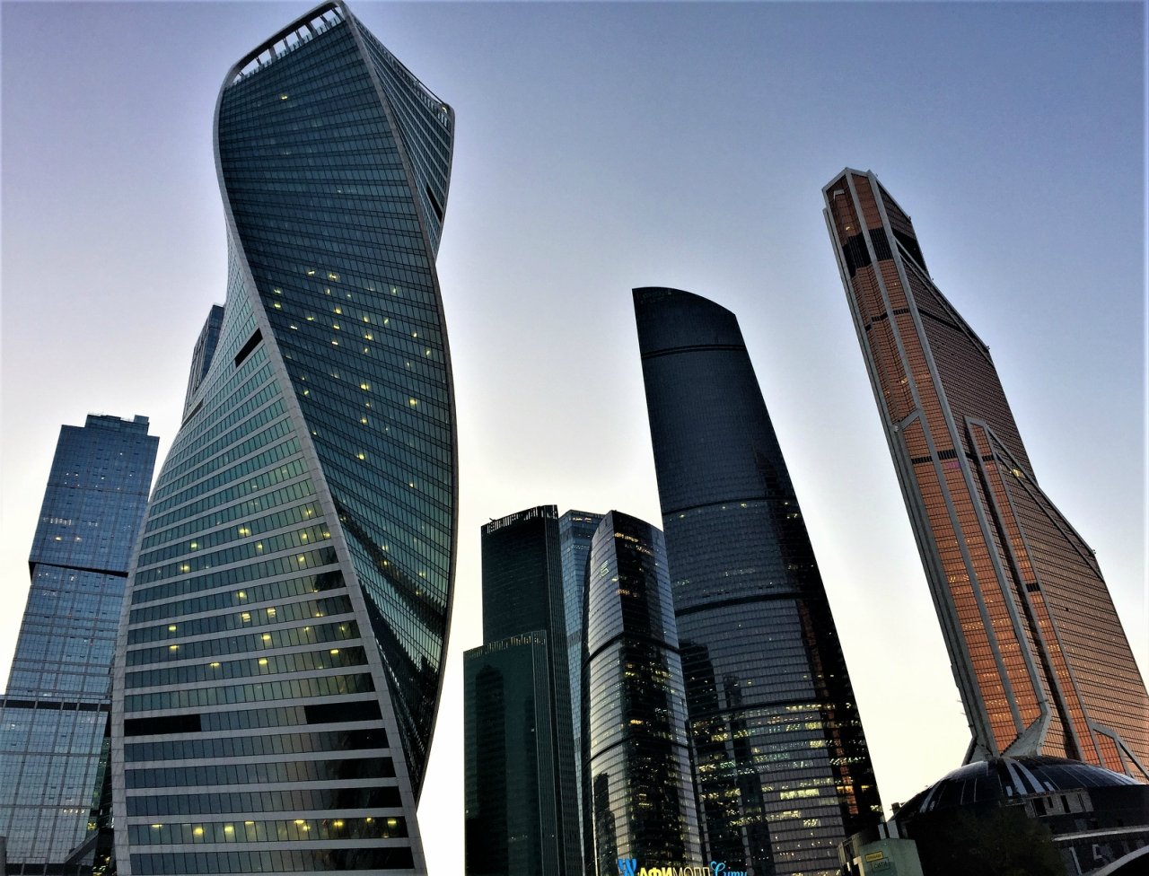 Москва сити на данный момент. Москоу Сити башни. Здания Москоу Сити. Архитектурный стиль Москоу Сити. Деловой центр Москва Сити.