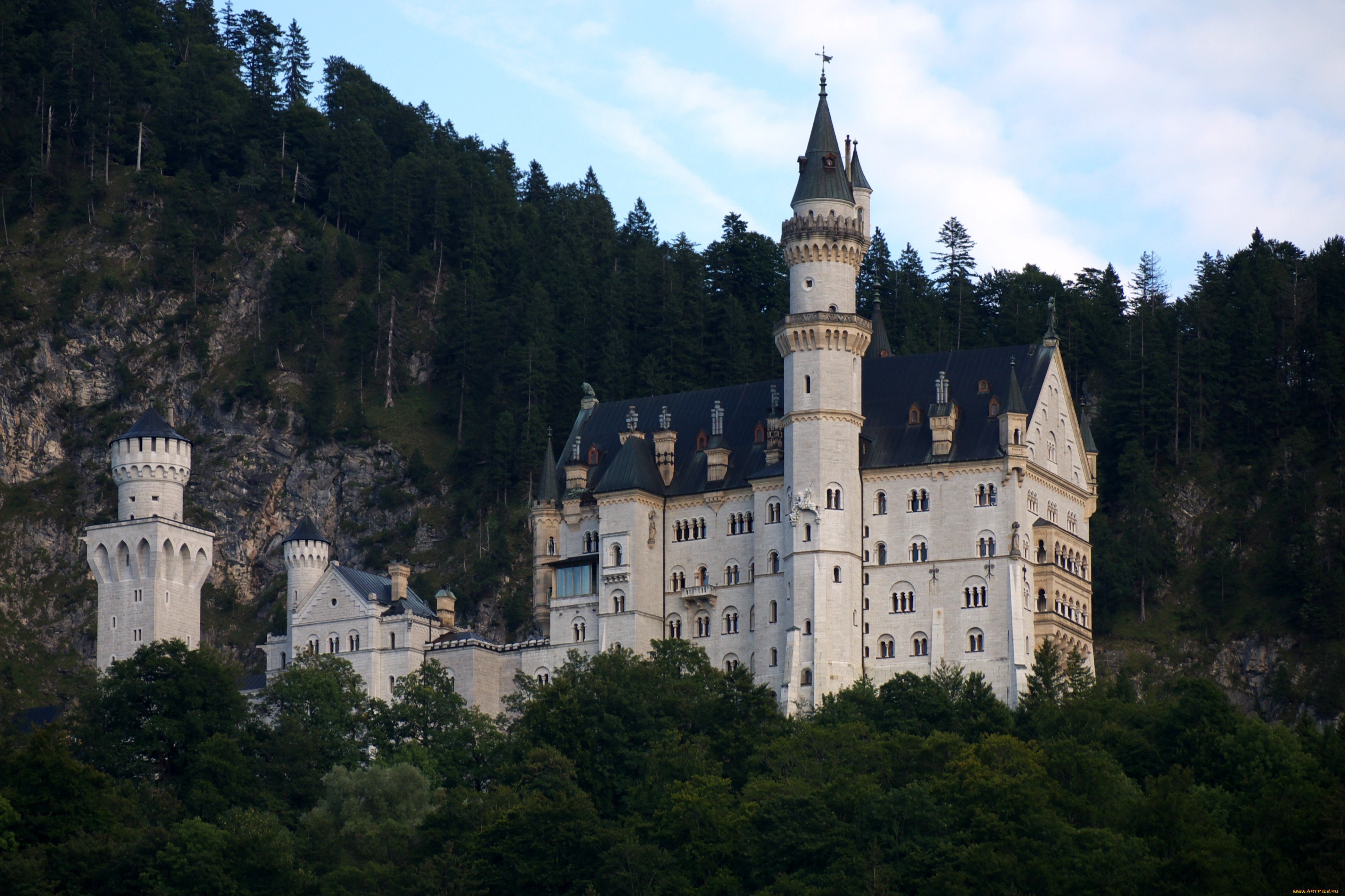 4 значный замок. Замок Нойшванштайн. Замок Людвига баварского Нойшванштайн. Замок Найдштайн Германия. Замок Нойшванштайн 1920 1080.