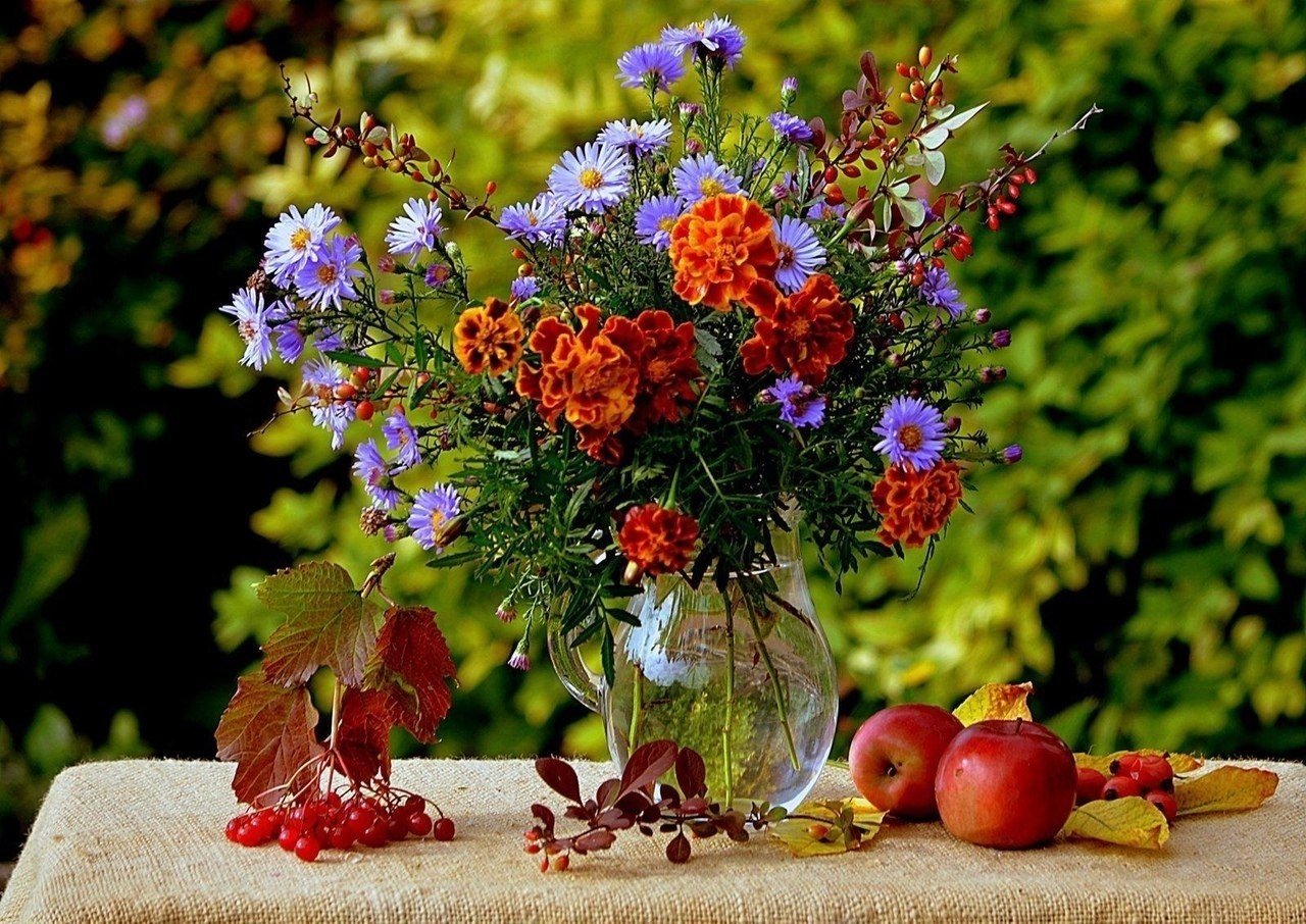 Хорошего дня уходящего лета. Осенний букет. Поздние осенние цветы. Красивые осенние букеты цветов. Летний букет.