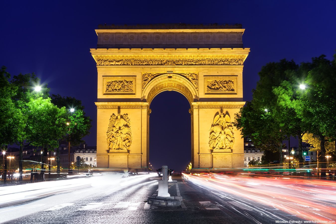 Триумфальная арка это. Триумфальная арка Париж. Триумфальная арка Триумфальная арка в Париже. Арка Париж Триумфальная Париж. Триумфальная арка (Париж) триумфальные арки Парижа.