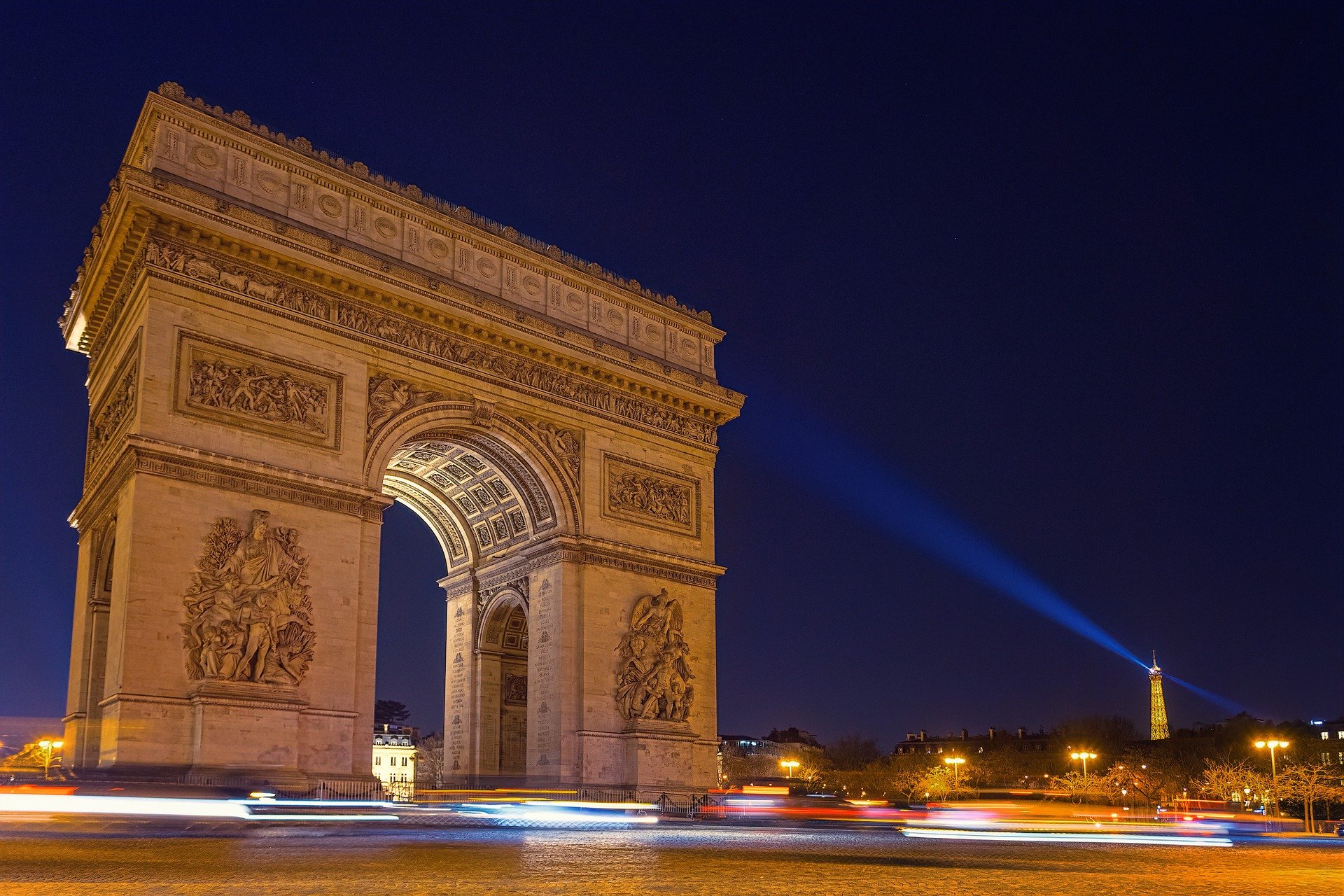 Триумфальная арка это. Триумфальная арка Париж. Триумфальная арка (Франция). Достопримечательности Парижа Триумфальная арка. Париж Елисейские поля и Триумфальная арка.