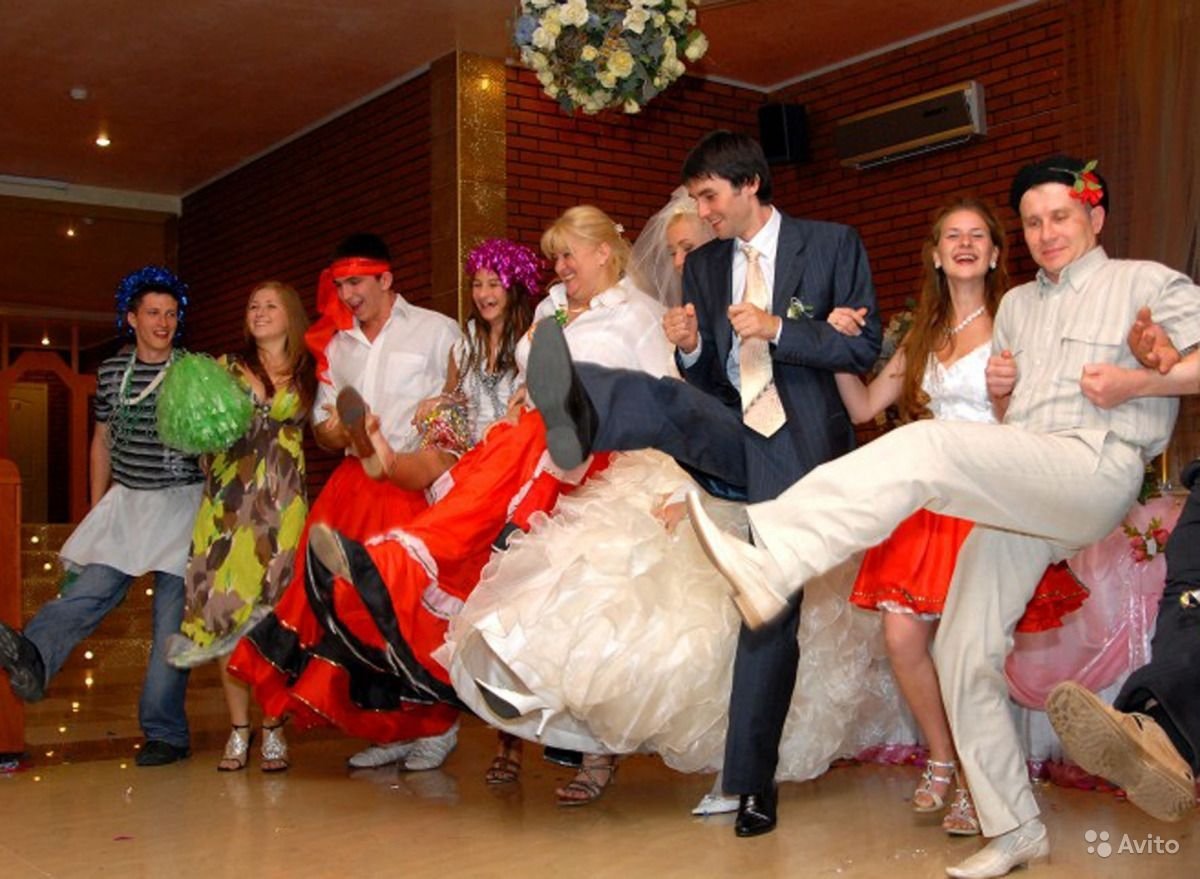 Веселая танцевальная для гостей. Конкурсы на свадьбу. Конкурсы на свадьбу смешные. Веселые гости на свадьбе. Конкурсы тамады.