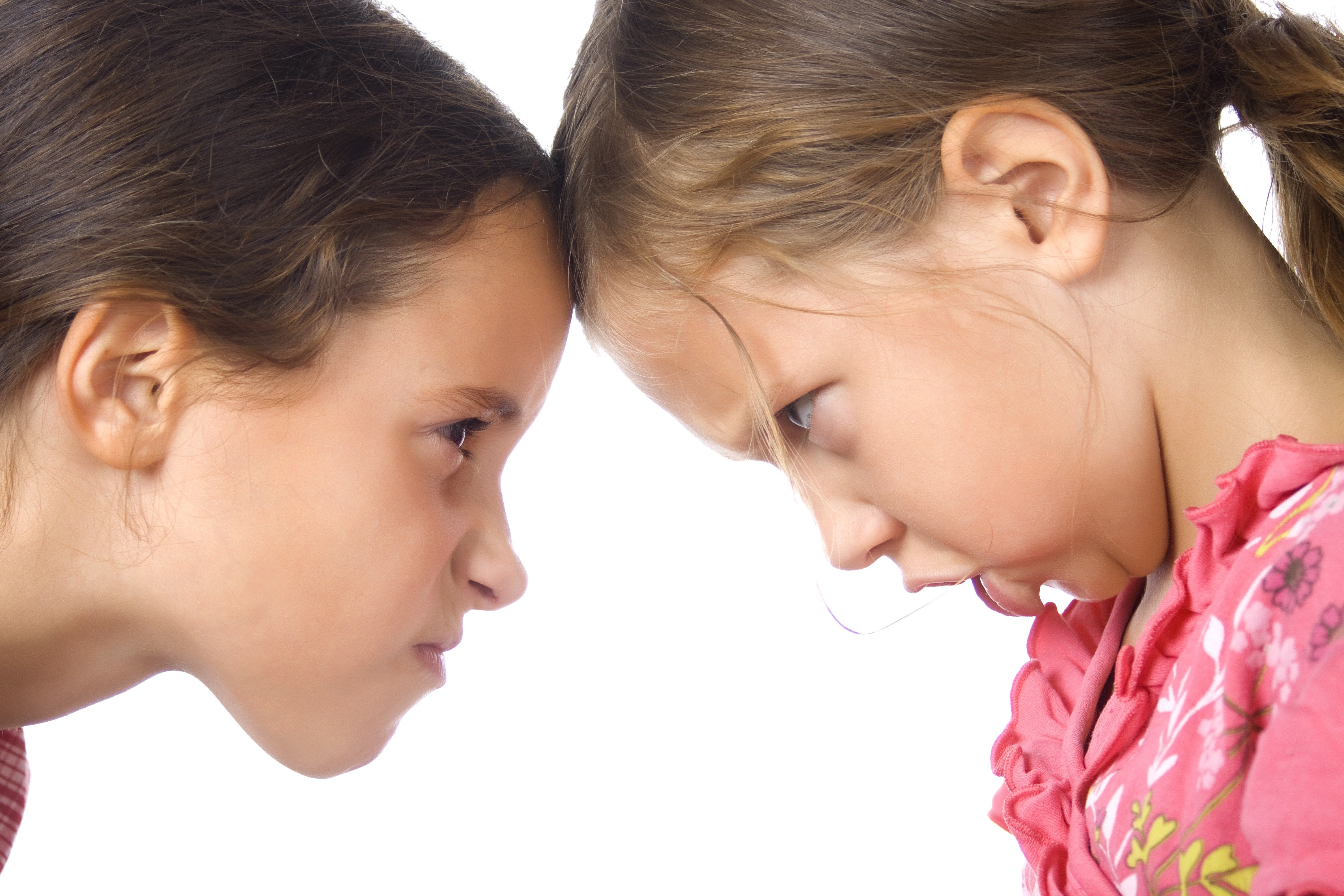 Конфликты в школе между детьми. Конфликт между детьми. Зависть эмоция. Девочки ссорятся. Конфликты братьев и сестер.