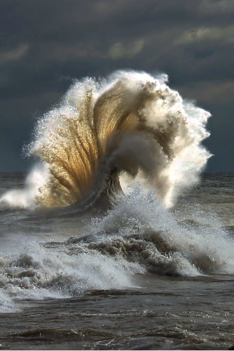 Сила природы ветер. Волны убийцы сулитонны. Бушующие волны. Бушующее море. Морская буря.