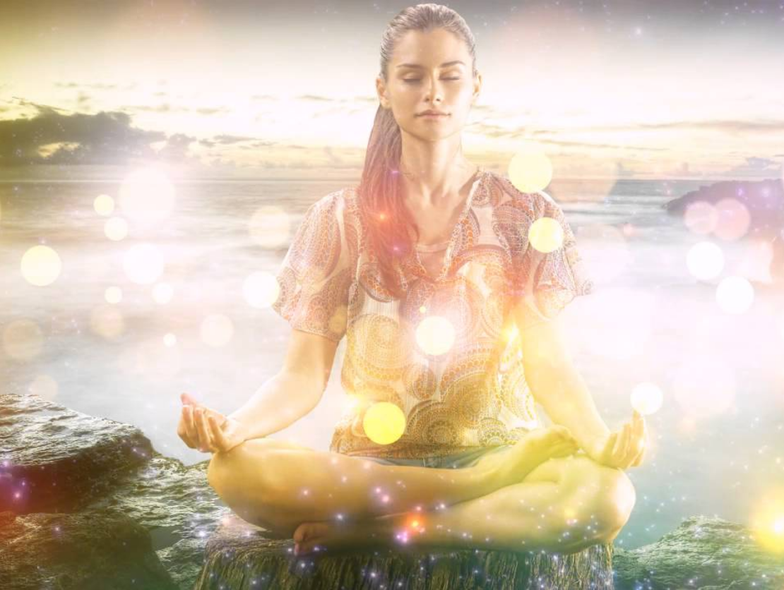 Meditation healing. Женщина в потоке энергии. Медитация на богатство. Медитация женские практики. Изобилие и процветание.