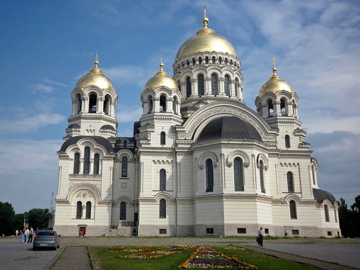 И соборов есть также. Усыпальница Новочеркасского собора.