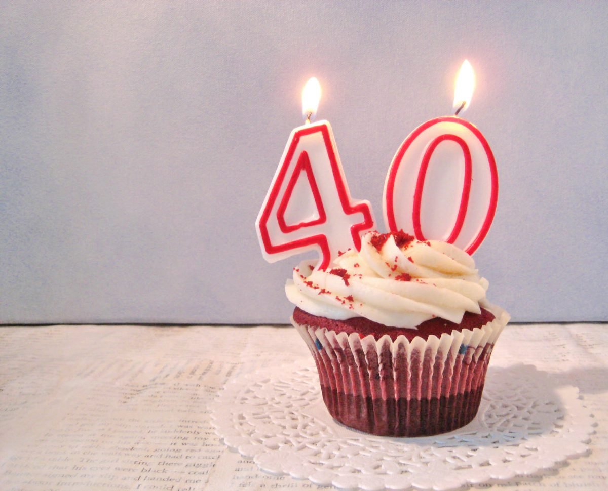 Про 40 лет мужчине. Торт со свечками. 40 Лет день рождения. Свечи для торта. Фотосессия на день рождения 40 лет.
