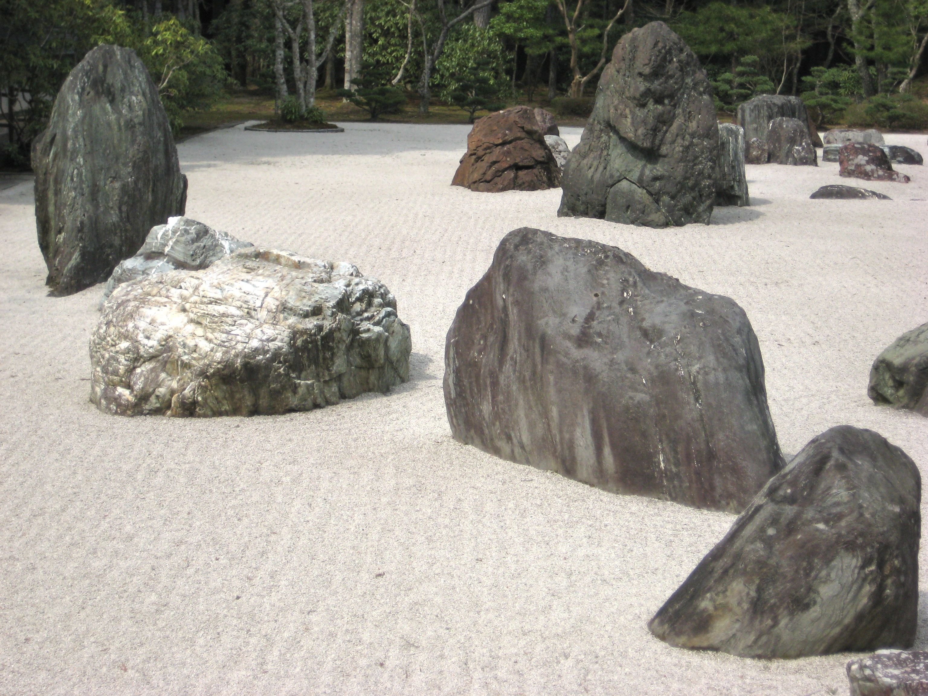 Сад самоцветов. Сад 7 камней в Японии. Карэсансуй японский сад. Японский Каменистый сад. Сад камней Рёандзи.
